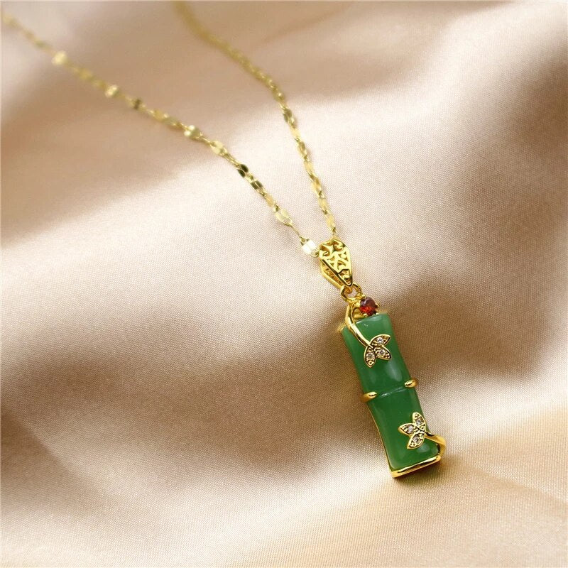 Jadeitový amuletový náhrdelník