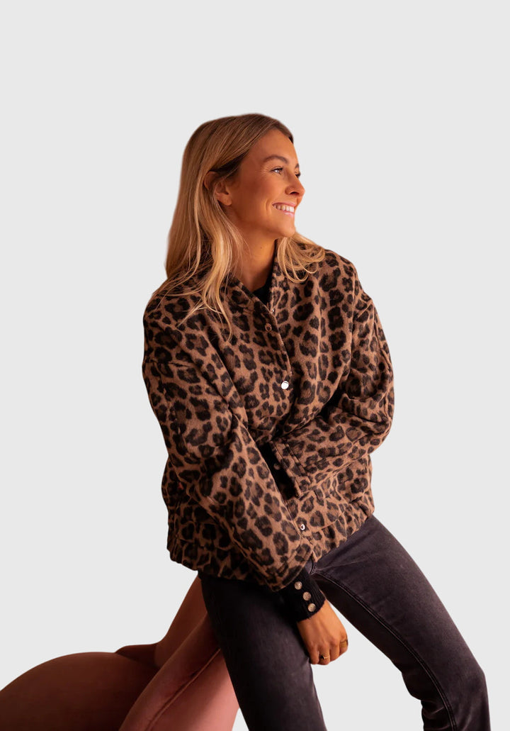 Elodie | Stylová bunda s leopardím potiskem